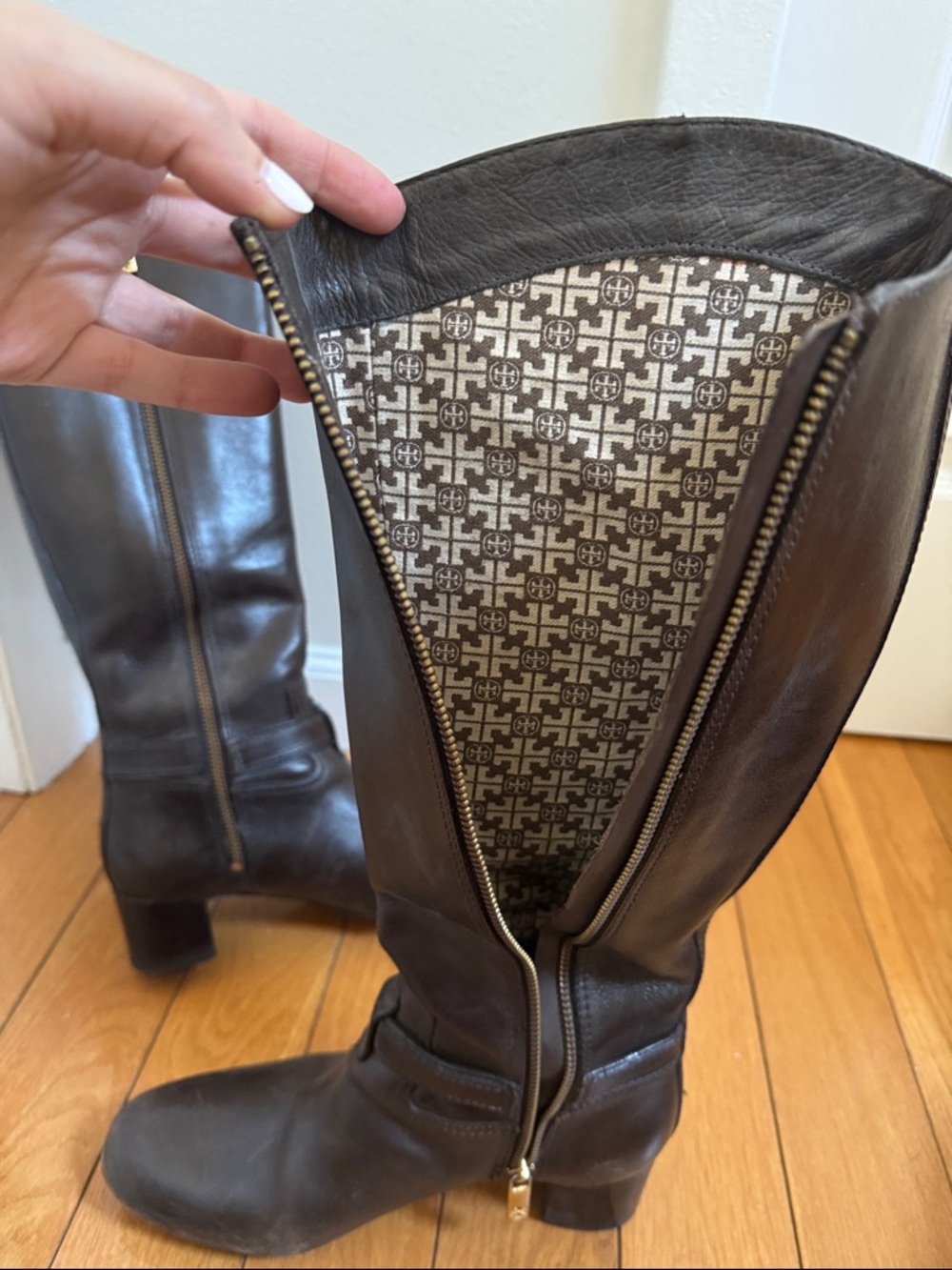 Tory Burch / Women's Leather Knee Boots - Picture 6 of 8
